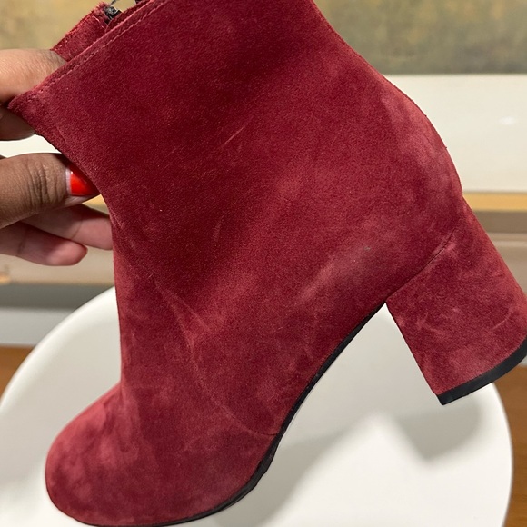 🌹LA CANADIENNE🌹 Joanie Suede Booties Size: 5
